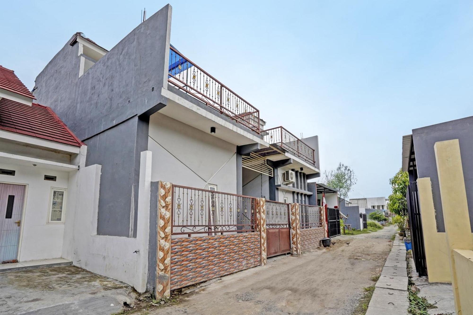 Oyo Life 91866 Paradise Ok Kost Syariah Mojokerto ภายนอก รูปภาพ